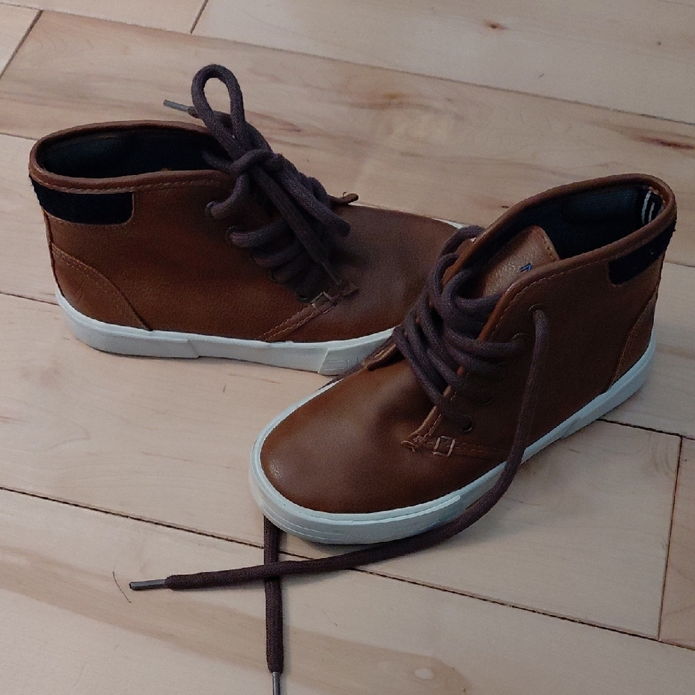 Nautica Brown Leather Chukka Boots with White Sole